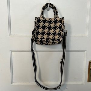 H&M houndstooth crossbody in black/cream